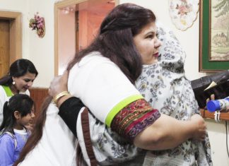 The New Hope Volunteers of Zong 4G Spend Time with Elderly People