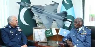 Commander Somalia Air Force Calls on Air Chief Marshal Pakistan