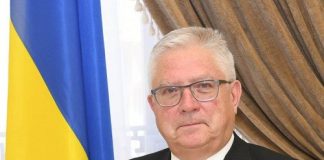 Ambassador Lakomov ; 8 Eventful Years in Pakistan by Tazeen Akhtar