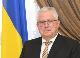 Ambassador Lakomov ; 8 Eventful Years in Pakistan by Tazeen Akhtar