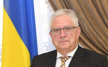 Ambassador Lakomov ; 8 Eventful Years in Pakistan by Tazeen Akhtar