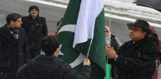 High Commissioner Raza Bashir Tarar, hoisted Pakistan flag on 23rd March