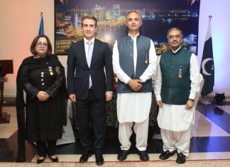 Azerbaijan Appreciates & Honors Pakistani Officials & Press for their Support in War