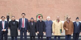 Pakistani Parliamentary Delegations Pays Homage to Unknown Soldiers in Moscow
