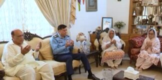 Pakistan Air Chief Offers Fatiha at Residence of Sq Leader Usman ! Visits CMH to meet under treatment personnel