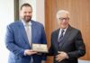 Ambassador Romania Calls on Defence Minister Pakistan ! Emphasizes Solution to Russian Invasion if Full Support of Ukrainian Soverignty