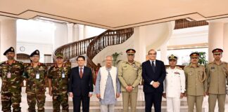 Pakistani Military Commander in Dhaka ! Calls on Chief Executive of Bangladesh ! Sides Discuss Air Link afther Resumption of Shipping Route