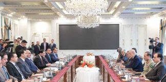 Prime Minister Pakistan Welcomes , Negotiates Cooperation with Prime Minister of Non Recognized East Libya ! In the Presence of Field Marshals of both Sides