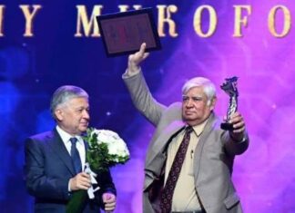 Former Columnist of Daily Azkaar , incumbent correspondant Daily Ittehad, Abbas Khan Receives Golden Pen from Gov of Uzbekistan